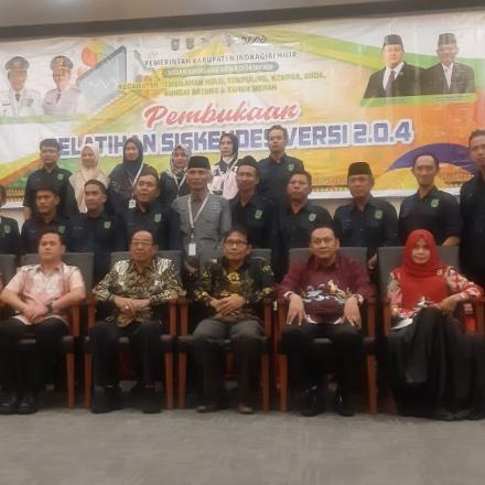Foto Bersama Bupati Inhil dan Peserta Pelatihan