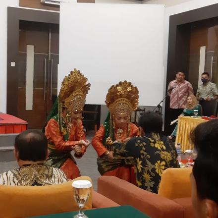 Persembahan Tari Sirih